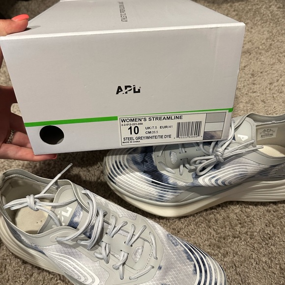 APL Streamline Sneakers - Picture 4 of 5